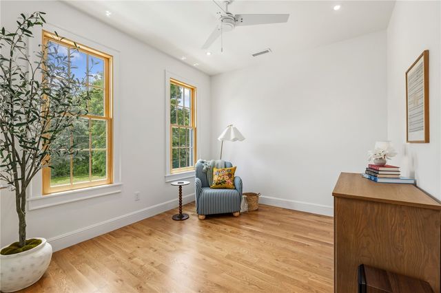 349 SE 4th Street, Bentonville, AR 72712
