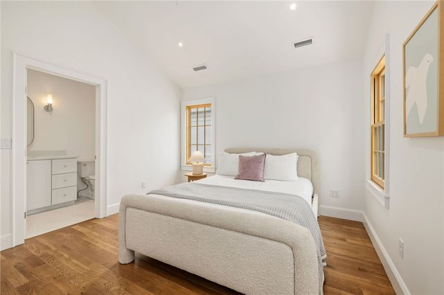 349 SE 4th Street, Bentonville, AR 72712