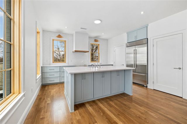 349 SE 4th Street, Bentonville, AR 72712