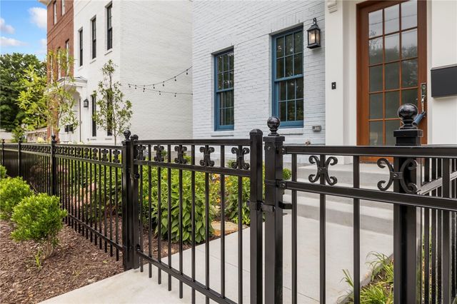 349 SE 4th Street, Bentonville, AR 72712
