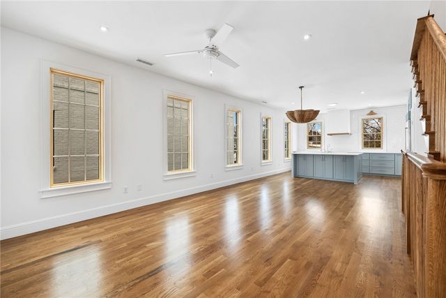 349 SE 4th Street, Bentonville, AR 72712