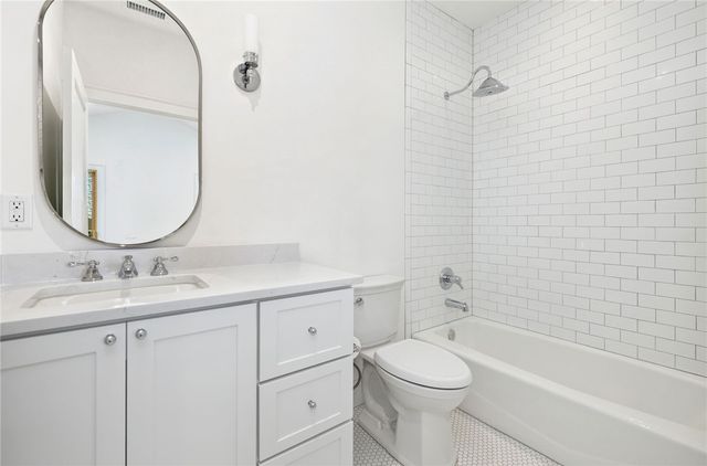 349 SE 4th Street, Bentonville, AR 72712