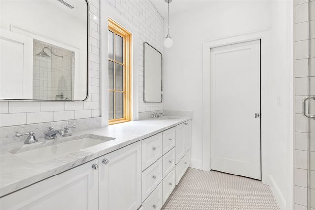 349 SE 4th Street, Bentonville, AR 72712