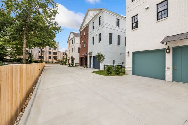 349 SE 4th Street, Bentonville, AR 72712