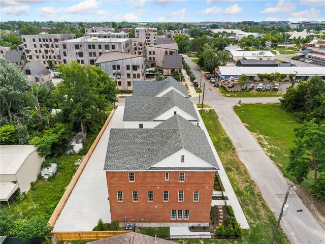 349 SE 4th Street, Bentonville, AR 72712