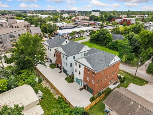 349 SE 4th Street, Bentonville, AR 72712
