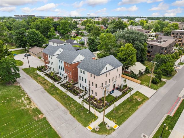 349 SE 4th Street, Bentonville, AR 72712