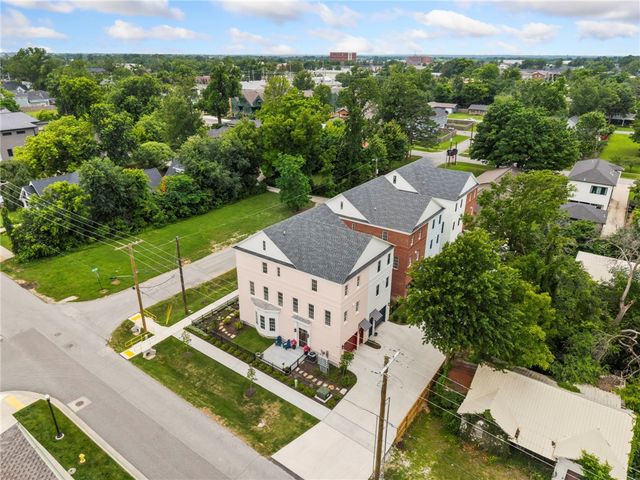 349 SE 4th Street, Bentonville, AR 72712