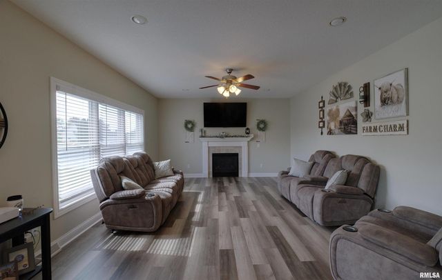 1917 11TH Street, Camanche, IA 52730