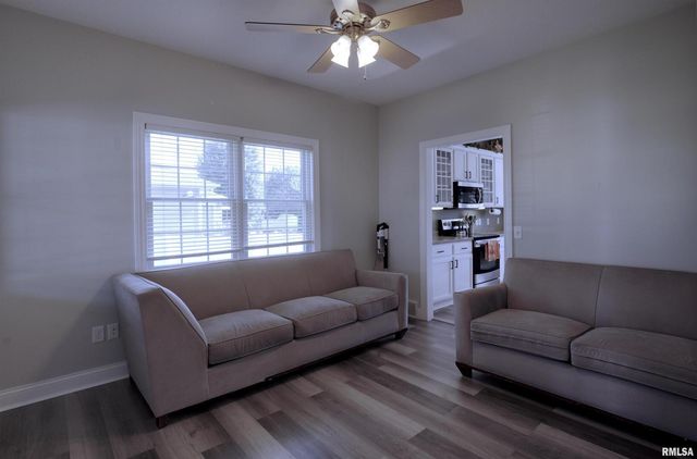 1917 11TH Street, Camanche, IA 52730