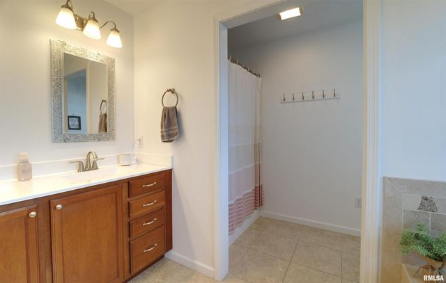 1917 11TH Street, Camanche, IA 52730