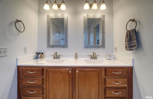 1917 11TH Street, Camanche, IA 52730