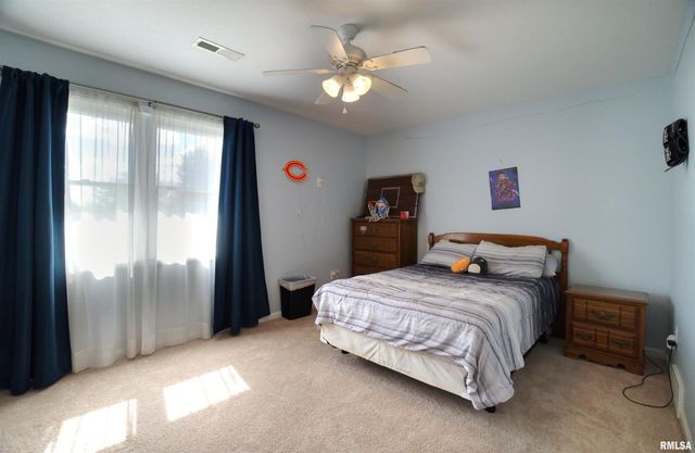 1917 11TH Street, Camanche, IA 52730