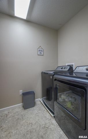 1917 11TH Street, Camanche, IA 52730