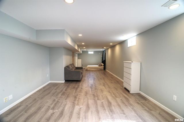 1917 11TH Street, Camanche, IA 52730