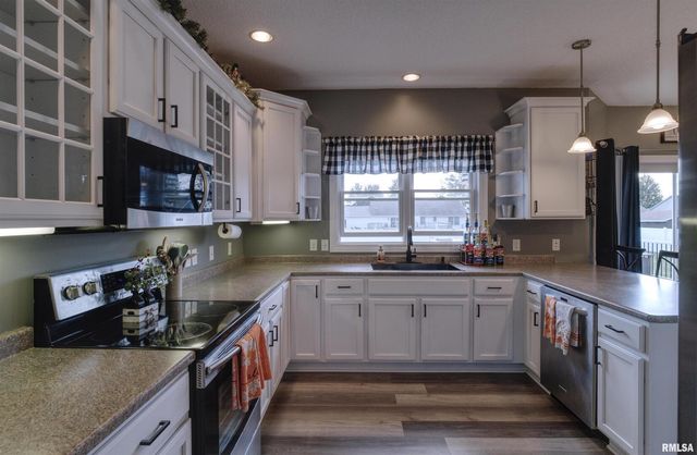 1917 11TH Street, Camanche, IA 52730