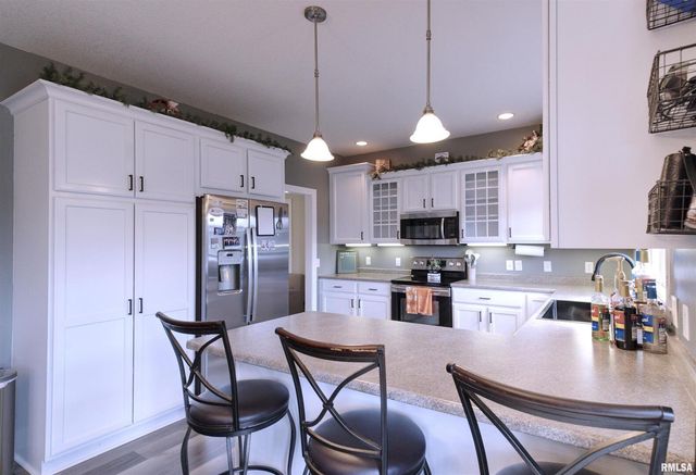 1917 11TH Street, Camanche, IA 52730