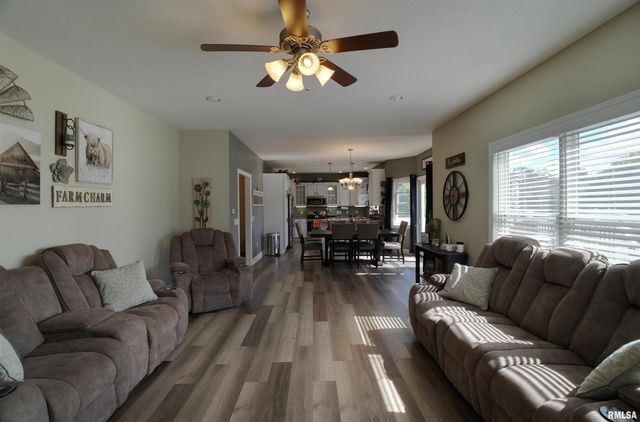 1917 11TH Street, Camanche, IA 52730