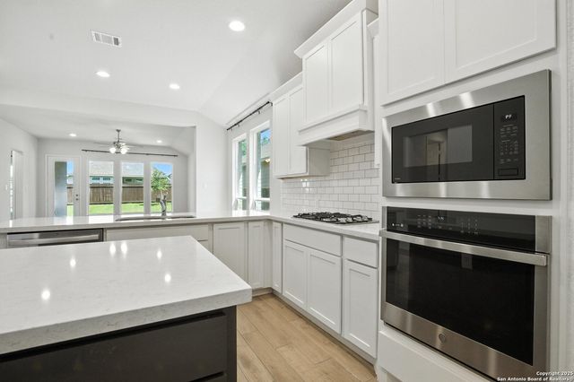 9215 Aggie Run, San Antonio, TX 78254