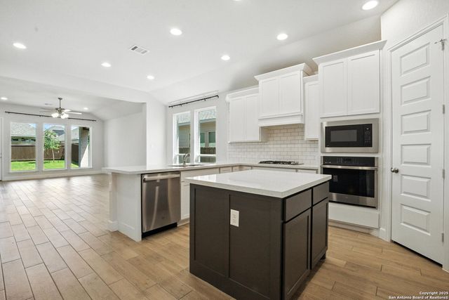 9215 Aggie Run, San Antonio, TX 78254