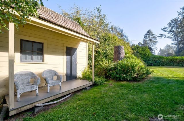 1103 37th Place, Seaview, WA 98644