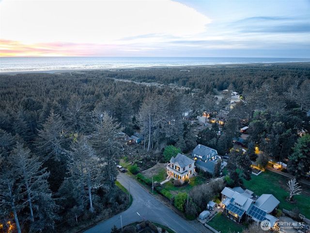 1103 37th Place, Seaview, WA 98644