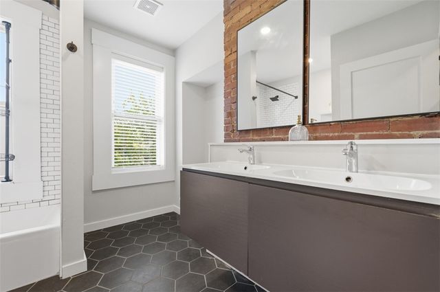 5317 Dresden Way, Lawrenceville, PA 15201