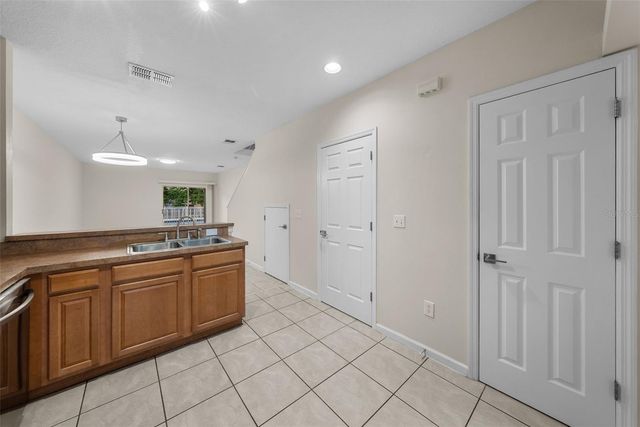 5842 NATURE TERRACE COVE, Tampa, FL 33617