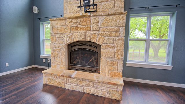 209 E Meadows Street, St Jo, TX 76265