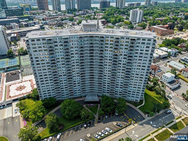 2000 Linwood Avenue 10R, Fort Lee, NJ 07024