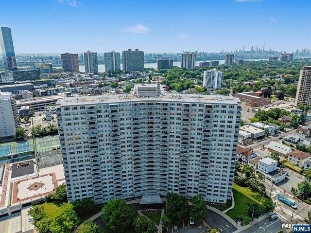 2000 Linwood Avenue 10R, Fort Lee, NJ 07024