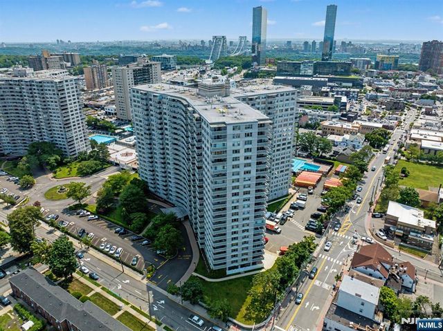 2000 Linwood Avenue 10R, Fort Lee, NJ 07024