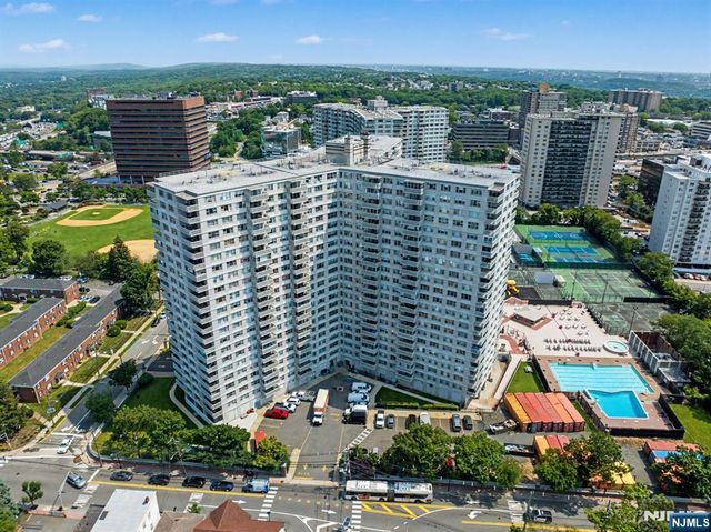 2000 Linwood Avenue 10R, Fort Lee, NJ 07024