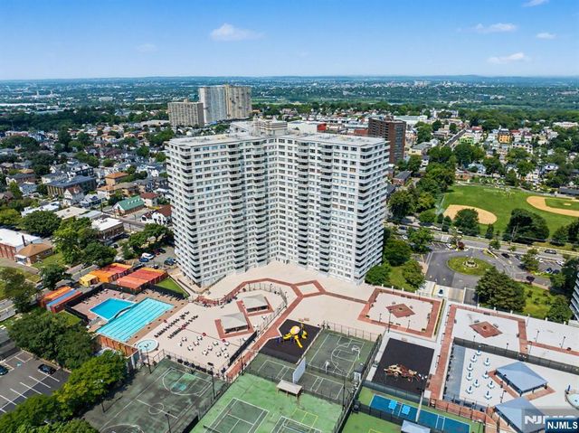 2000 Linwood Avenue 10R, Fort Lee, NJ 07024