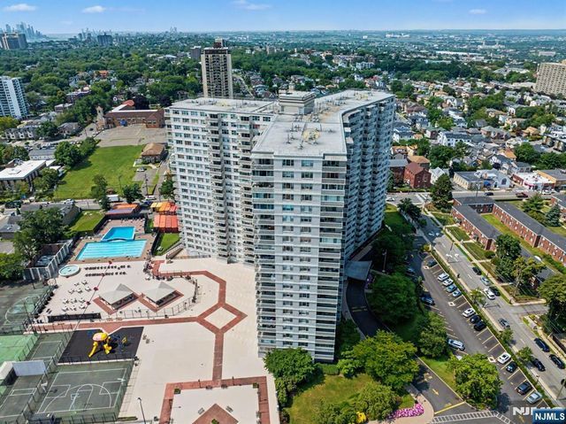 2000 Linwood Avenue 10R, Fort Lee, NJ 07024