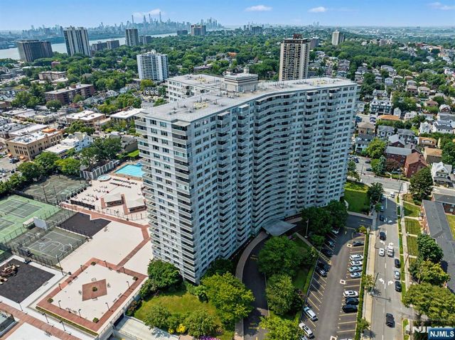 2000 Linwood Avenue 10R, Fort Lee, NJ 07024