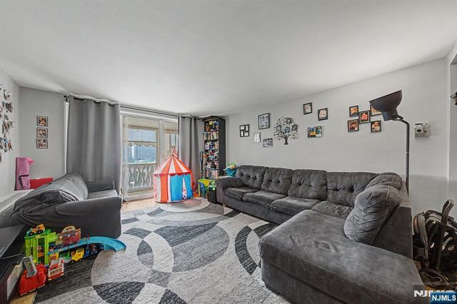 2000 Linwood Avenue 10R, Fort Lee, NJ 07024