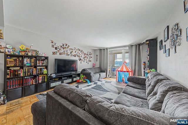 2000 Linwood Avenue 10R, Fort Lee, NJ 07024
