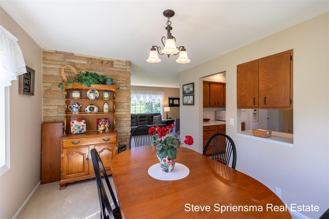 9861 Pierce Street, Zeeland, MI 49464