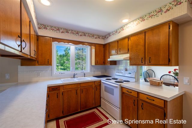 9861 Pierce Street, Zeeland, MI 49464