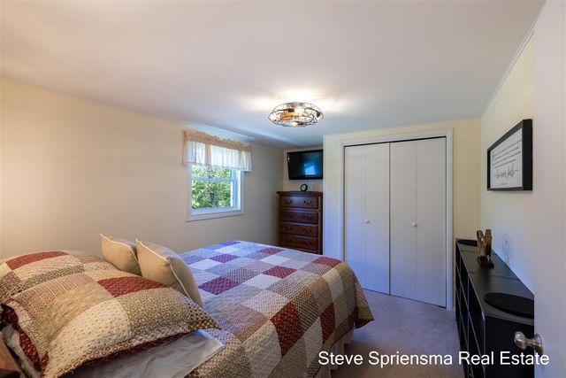 9861 Pierce Street, Zeeland, MI 49464