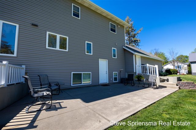 9861 Pierce Street, Zeeland, MI 49464
