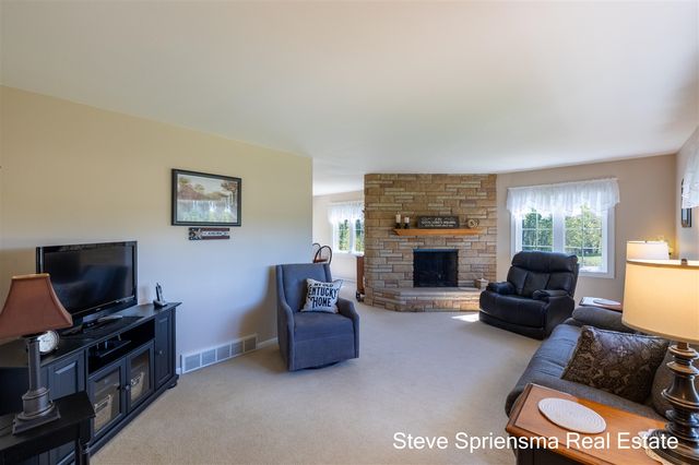 9861 Pierce Street, Zeeland, MI 49464