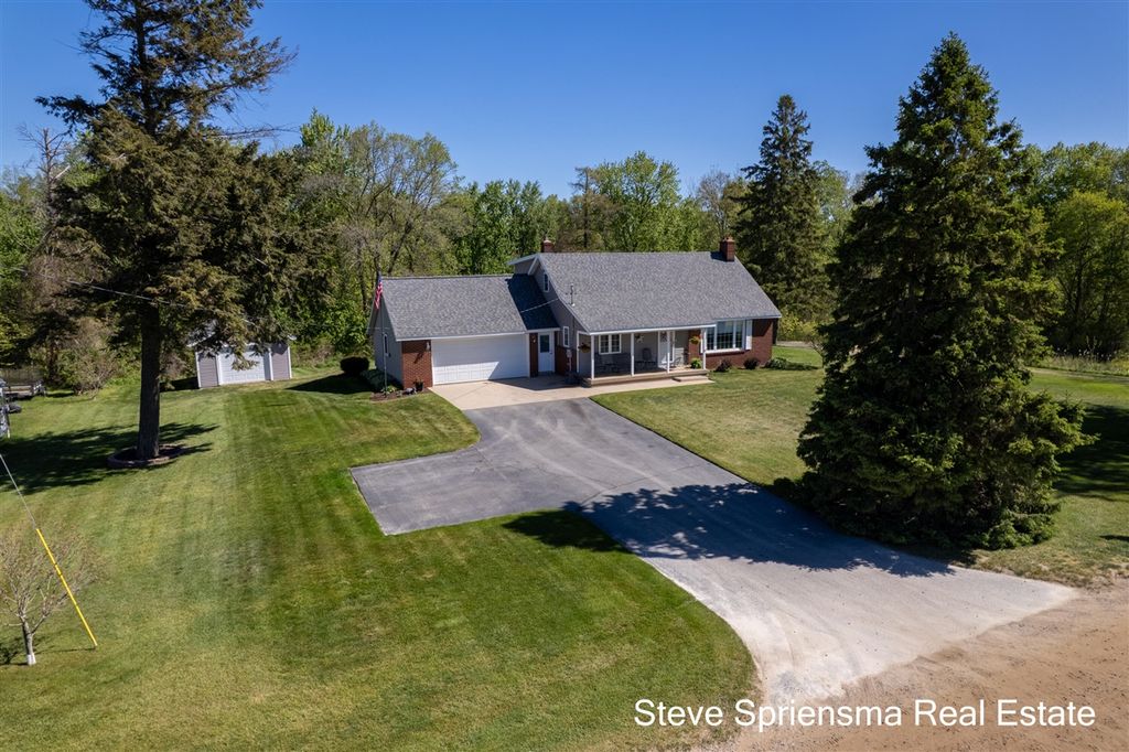 9861 Pierce Street, Zeeland, MI 49464