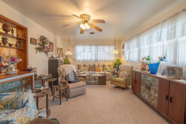 417 Manhattan Avenue, Daytona Beach, FL 32118