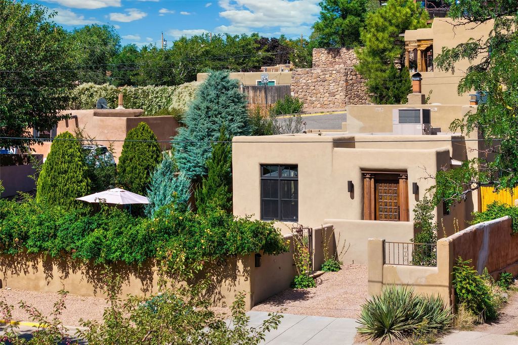615 Rio Grande Avenue, Santa Fe, NM 87501