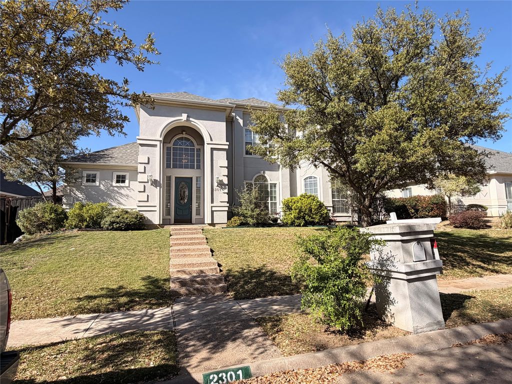 2301 Clearspring Drive S, Irving, TX 75063