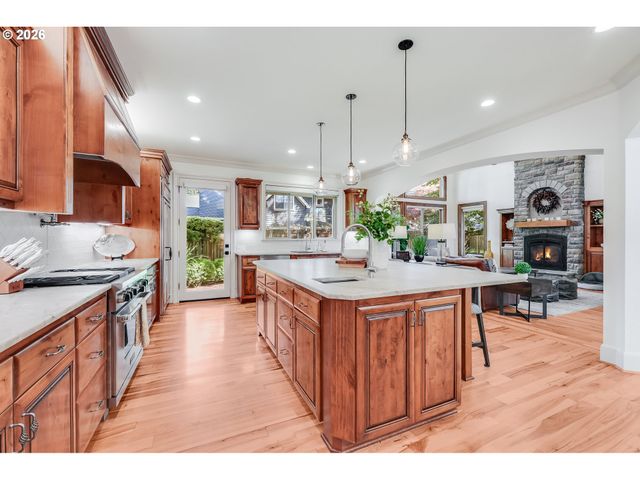 18108 PILKINGTON Rd, Lake Oswego, OR 97035