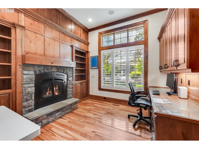 18108 PILKINGTON Rd, Lake Oswego, OR 97035