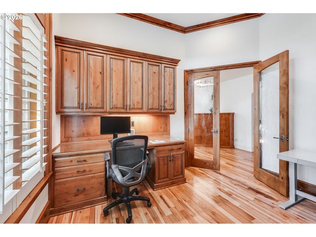 18108 PILKINGTON Rd, Lake Oswego, OR 97035